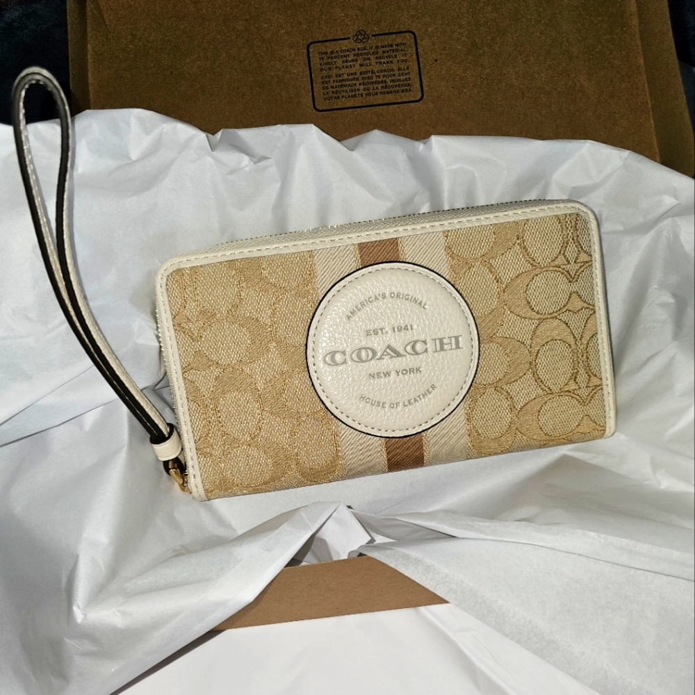 Coach hand wallet
